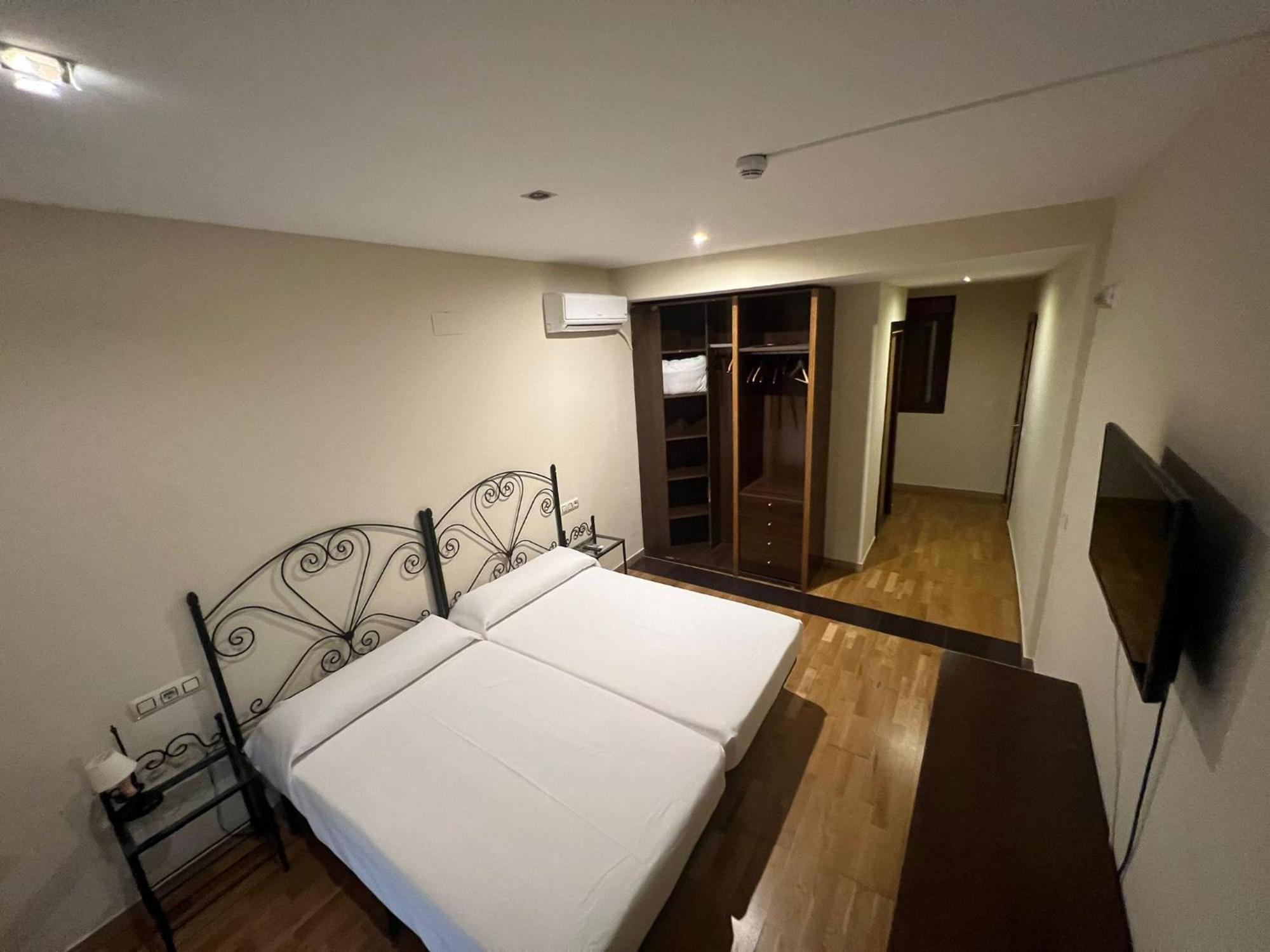Hostal El Pasaje Puente Genil Exteriör bild