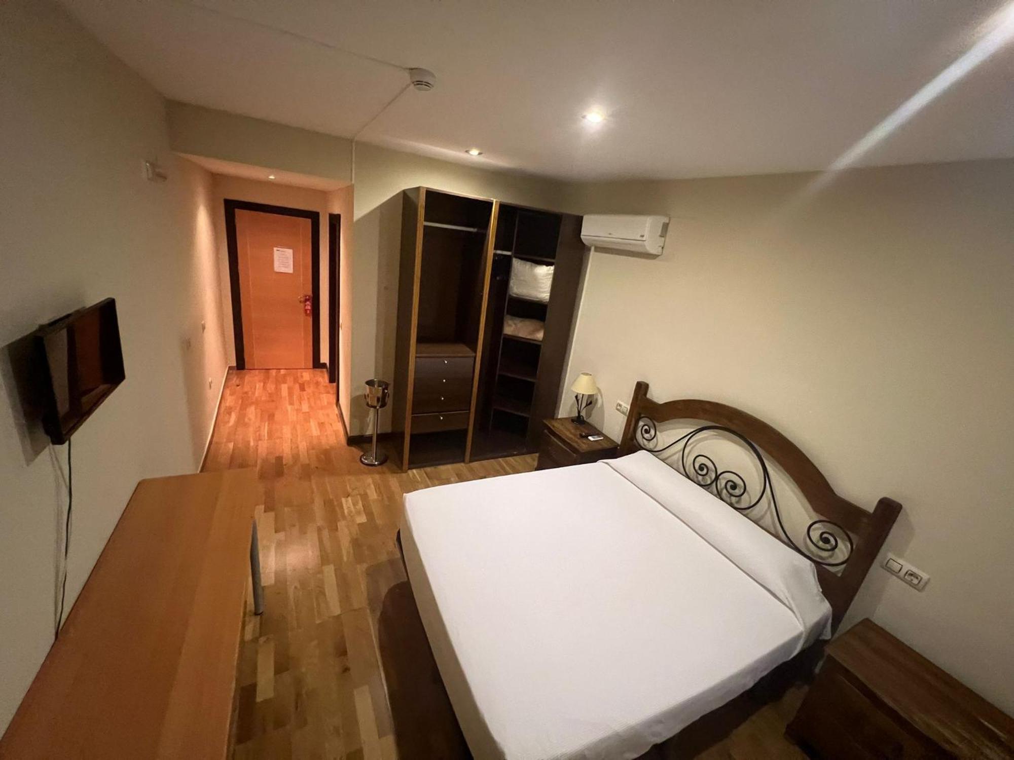 Hostal El Pasaje Puente Genil Exteriör bild